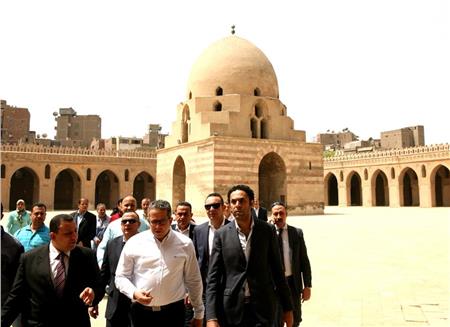 وزير الآثار تفقد عدداً من الأماكن الأثرية لقصر الأمير طاز