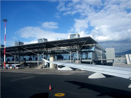 مطار سكوبي الدولي