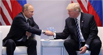 الرئيس الامريكي ترامب ونظيره الروسي بوتين
