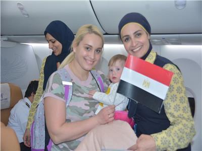 الصور الأولى لركاب طائرة مصر للطيران القادمة من موسكو
