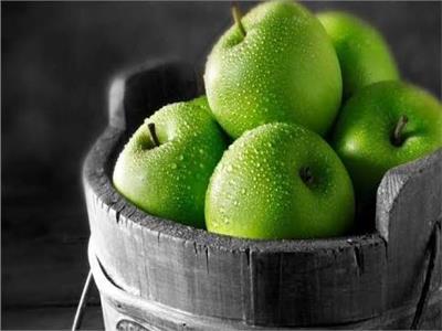 «التفاح والشاي الأخضر» الحل الأمثل للحماية من الأمراض المزمنة
