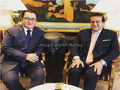 سفير كازاخستان بالقاهرة خلال لقائة مع د-خالد عبد الغفار 