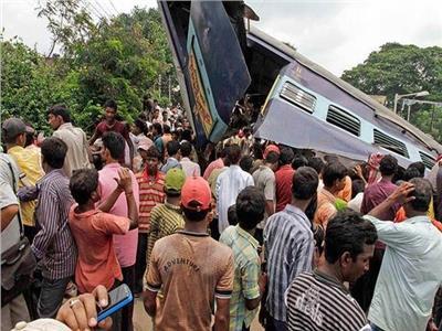  اصطدام قطار بحافلة في الهند