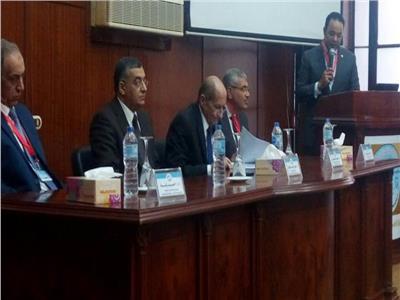 رئيس الهيئة العامة للتأمين الصحي د.علي حجازي خلال الاجتماع