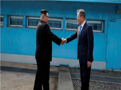 لقاء زعيم كوريا الشمالية ونظيره الجنوبي