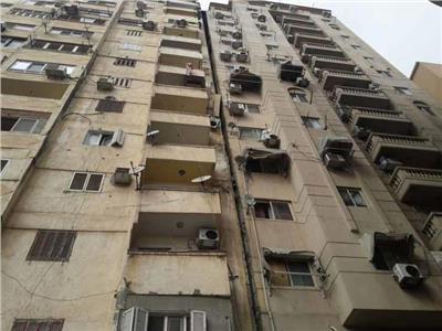 انفصال 3 طوابق عن عمارة يثير ذعر مواطنين بالإسكندرية