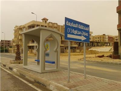 تركيب محطات انتظار جاهزة للأتوبيس بمدينة الشروق 