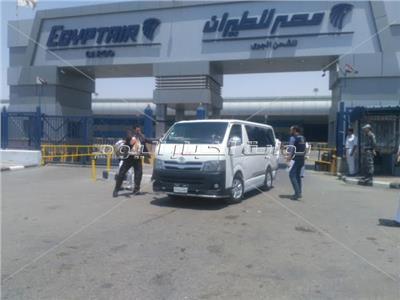 خروج جثمان «مريم» من مطار القاهرة لتشييعه بالتجمع الخامس