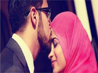  حكم تقبيل الزوج لزوجته في نهار رمضان