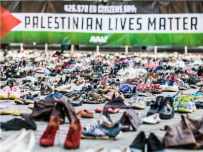 4500 زوج من الأحذية أمام الاتحاد الأوروبي لتكريم شهداء فلسطينيين 