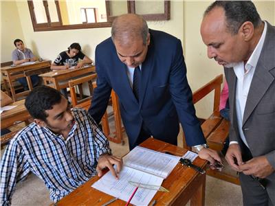 صور|رئيس جامعة الأزهر يتفقد لجان امتحانات الثانوية الأزهرية في بورسعيد