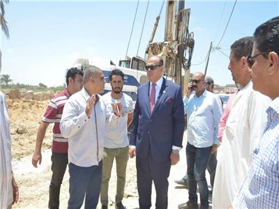 محافظ مطروح يتفقد إنشاء كوبري مزلقان السكة الحديد بمدينة الحمام
