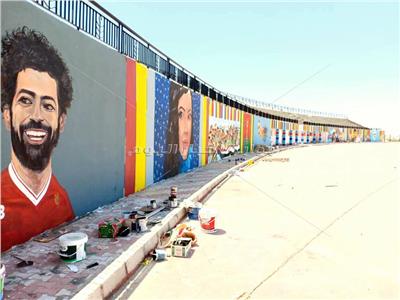 جدارية بطول 112متر بمدينة طيبة لتشجيع المنتخب المصرى 