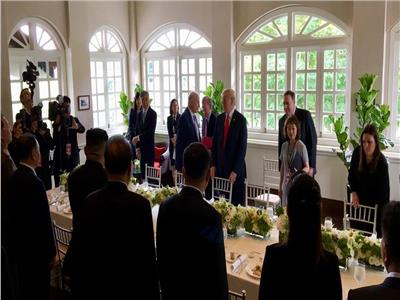 طاولة غذاء الرئيس الأمريكي دونالد ترمب والزعيم الكوري الشمالي كيم جونج أون في سنغافورة
