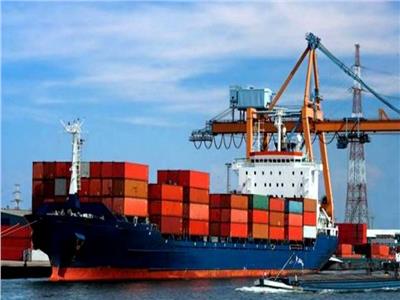 نشاط مكثف في حركة سفن البضائع بميناء الإسكندرية