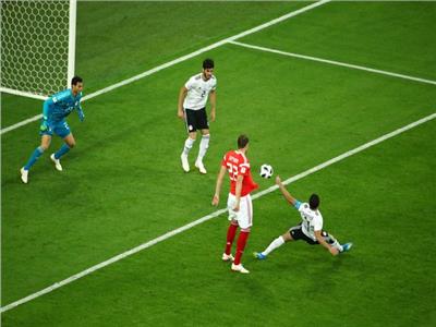 صورة من مباراة مصر وروسيا