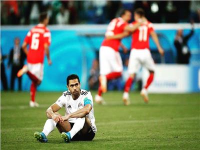 أحمد فتحي خلال مباراة مصر وروسيا
