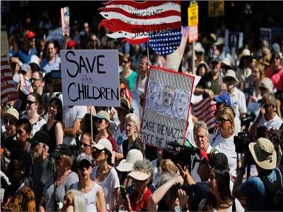 تظاهرات بولايات مختلفة بأمريكا ضد سياسة «ترامب» بشأن الهجرة