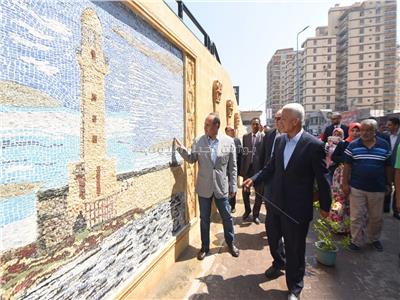 محافظ الإسكندرية خلال افتتاح الجدارية
