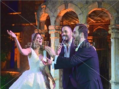 رامي عياش يُغني للعروسين