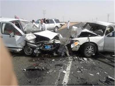 مصرع 12  شخص إصابة 7 آخرين فى حادث تصادم على الطريق الصحراوى بالمنيا