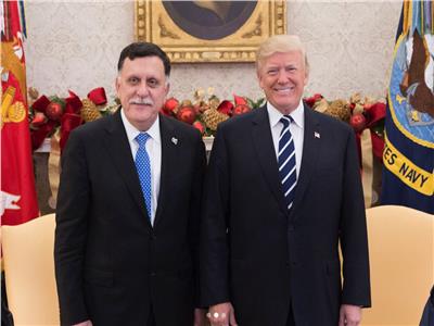 الرئيس الأمريكي بصحبة رئيس المجلس الرئاسي الليبي