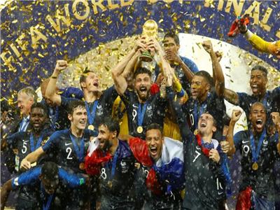 منتخب فرنسا لحظة استلام كأس العالم 