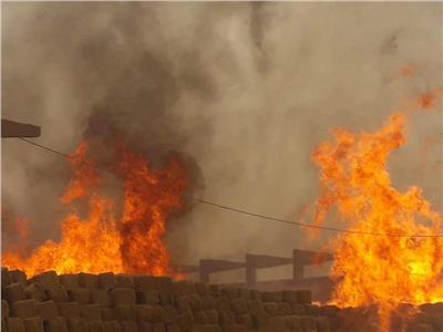حريق هائل بمصنع مصابيح كهربائية بالعاشر من رمضان دون إصابات