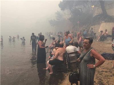 متضررون من حرائق اليونان 