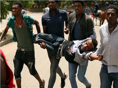 جنازة مدير سد النهضة تتحول لاشتباكات بين محتجين والشرطة - صور من رويترز