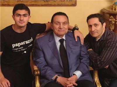 «حفيد مبارك» يثير الجدل بصورة في «نادي الملوك»