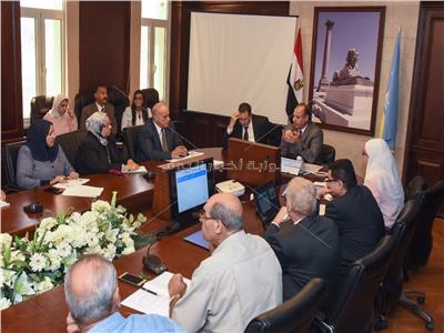 محافظ الإسكندرية خلال الاجتماع مع فرع المجلس القومي للسكان