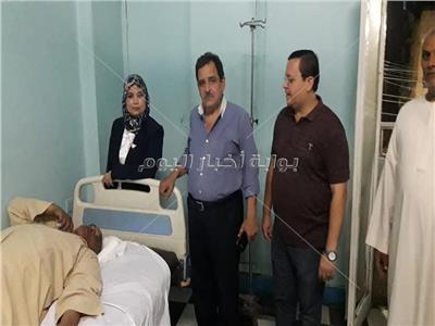 المواطن المصاب بعد علاجه بمستشفى سوهاج