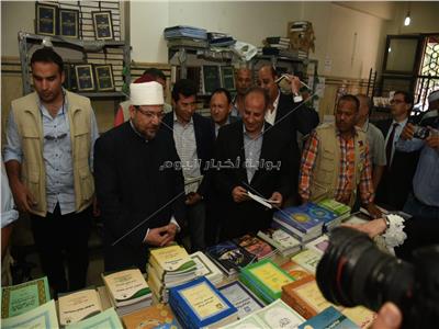 وزيرا الأوقاف والشباب والرياضة ومحافظ الإسكندرية خلال افتتاح معرض الكتاب