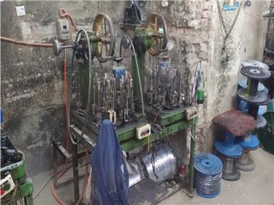 ضبط مصنع للأسلاك الكهربائية مجهولة المصدر بمنشأة ناصر