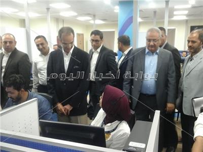 وزير الاتصالات يزور المنطقة التكنولوجبة ببرج العرب