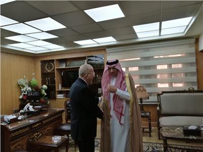 وزير العدل خلال لقائه مع السفير السعودي 