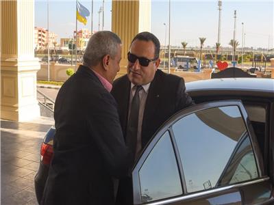 محافظ الإسكندرية يصل ديوان المحافظة لتسلم مهام منصبه