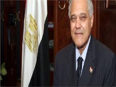 حسين العطفى الأمين العام للمجلس العربى
