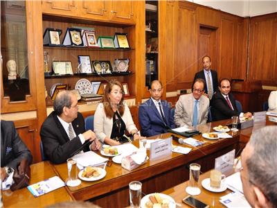 وزيرة التضامن خال لقائها مع رئيس وأعضاء جمعية رجال أعمال الإسكندرية