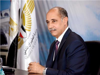 وزير الطيران يتفقد مبنى الركاب رقم 2 و 3 والحديقة الجديدة بمطار القاهرة 