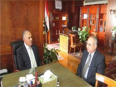 وزير الري يبحث مع "النقل النهري" اتفاقية البنك الدولي لزيادة الاستثمارات في النيل