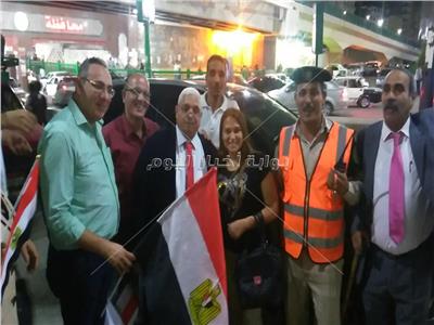 نائب المصريين الاحرار مع المواطنين احتفالاً بالنصر