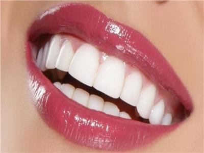 دينا إبراهيم توضح كيفية إجراء عمليات التجميل للأسنان 