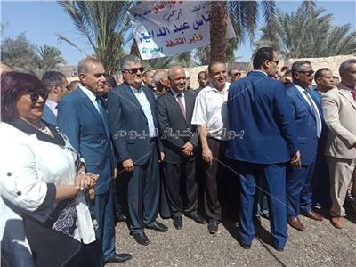 وزيرة الثقافة والمحافظ أثناء افتتاح قصر ثقافة عبد الناصر