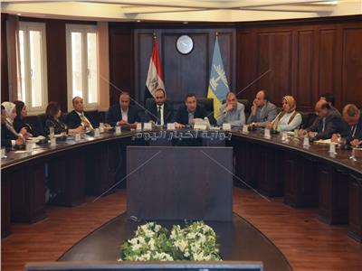 جانب من اجتماع محافظ الإسكندرية مع نواب الرلمان والإعلاميين لتكثيف المشاركة في المبادرة الرئاسية 