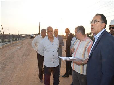 مدبولى يتفقد أعمال تطوير طريق الواحات بمدينة 6 أكتوبر