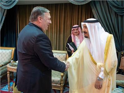 العاهل السعودي ووزير الخارجية الأمريكي 