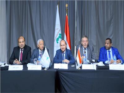 وزير التجارة والصناعة يلتقي بأعضاء مجلس إدارة اتحاد الغرف العربية