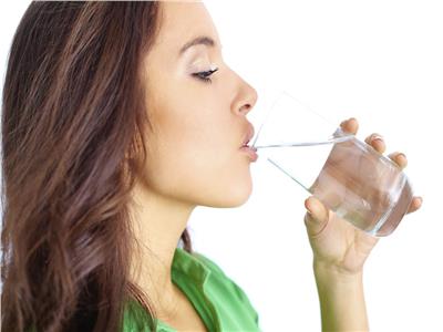  10 أسباب تجعلك تكثرين من شرب الماء 